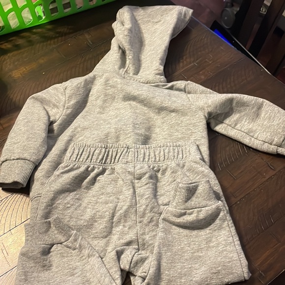 Set of Boys Nike sweater hoodie and sweatpants. Sz 3 mo. - Picture 5 of 7